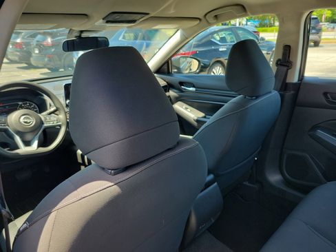 Used 2025 Nissan Altima 2.5 SV FWD image 12