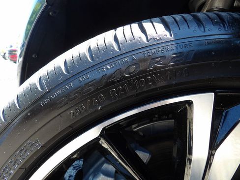 Certified 2025 Volvo XC60 T8 Ultra w/ Protection Package Premier AWD/4WD image 30