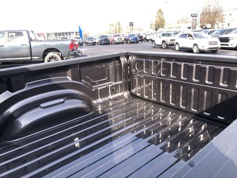 New 2026 RAM 1500 4x4 Crew Cab image 17