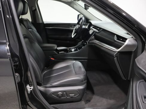 Used 2021 Jeep Grand Cherokee L Limited AWD/4WD image 24