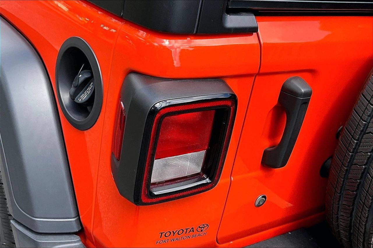 Used 2023 Jeep Wrangler Sport AWD/4WD image 18