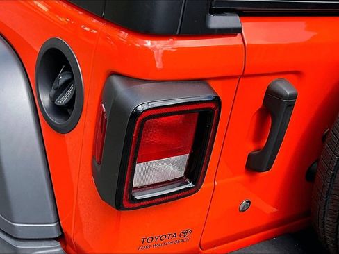 Used 2023 Jeep Wrangler Sport AWD/4WD image 18