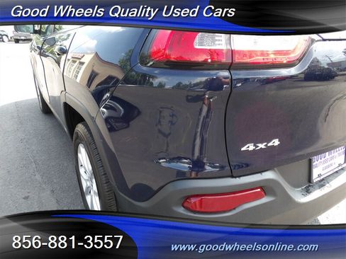 Used 2016 Jeep Cherokee Latitude w/ Cold Weather Group AWD/4WD image 9