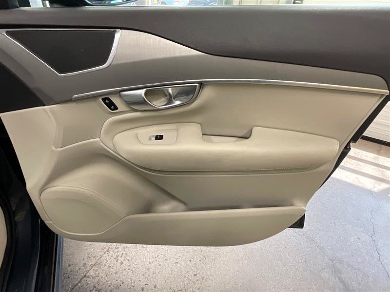 Used 2022 Volvo XC90 T5 Momentum AWD/4WD image 18