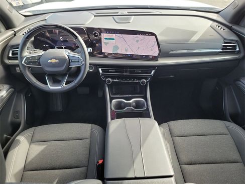 Used 2025 Chevrolet Traverse LT w/ Enhanced Driving Package image 21