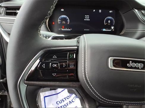 Used 2023 Jeep Grand Cherokee Overland image 14