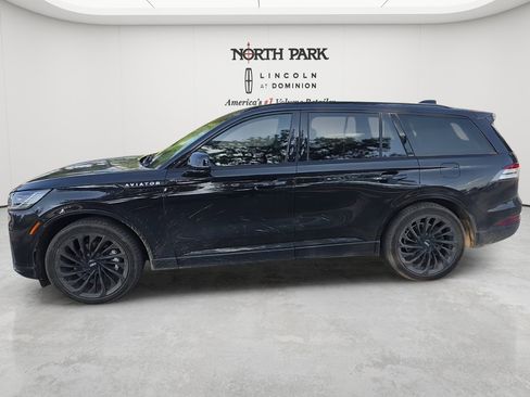 Used 2025 Lincoln Aviator Reserve w/ Jet Appearance Package RWD image 2