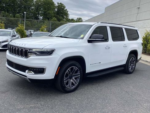 Used 2024 Jeep Wagoneer L Series II w/ Flexible Seating Group AWD/4WD image 3