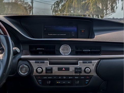 Used 2017 Lexus ES 350 w/ Luxury Package FWD image 21