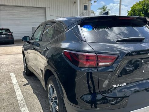 Used 2025 Chevrolet Blazer LT FWD image 9