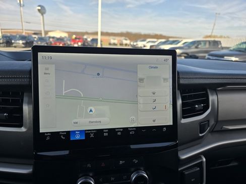 Used 2024 Ford Expedition XLT image 12