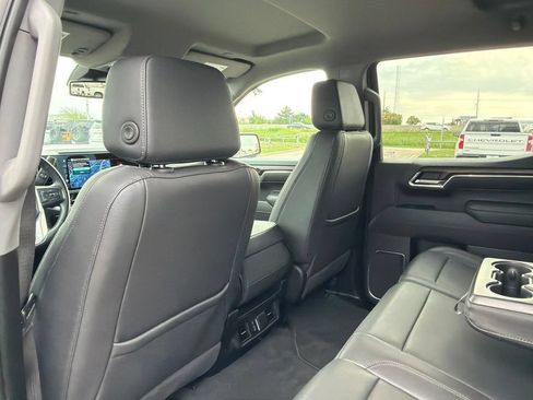 Used 2025 GMC Sierra 1500 SLT AWD/4WD image 18