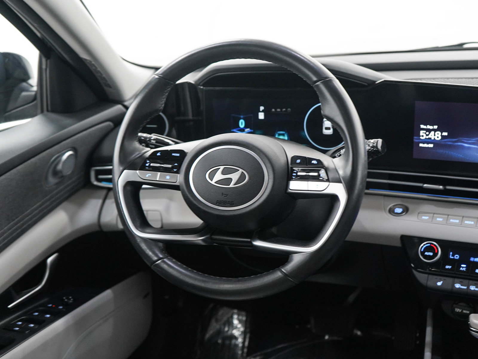 Used 2024 Hyundai Elantra Limited FWD image 14