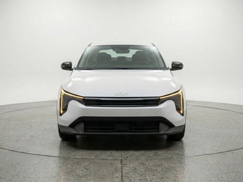 Used 2025 Kia K4 LXS image 2