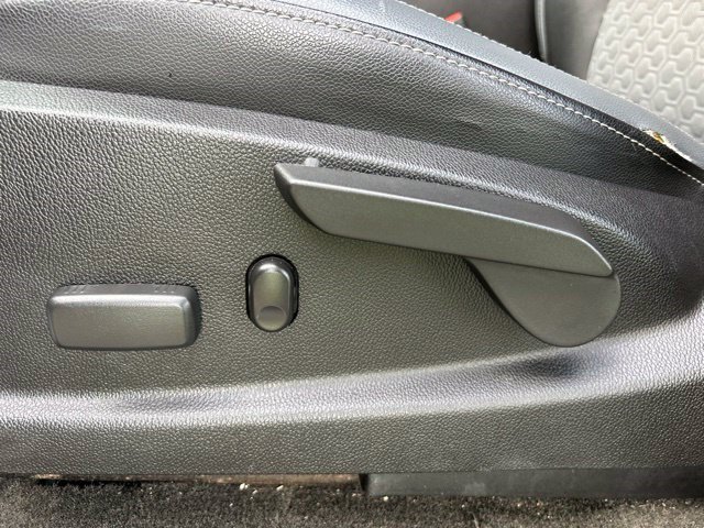 Used 2015 Chevrolet Colorado Z71 RWD image 12