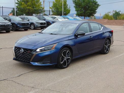 Used 2024 Nissan Altima 2.5 SR FWD image 8