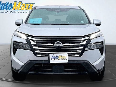 Used 2024 Nissan Rogue SV AWD/4WD image 2