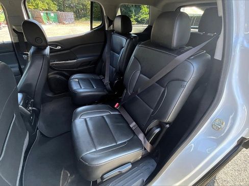 Certified 2023 GMC Acadia SLT image 20