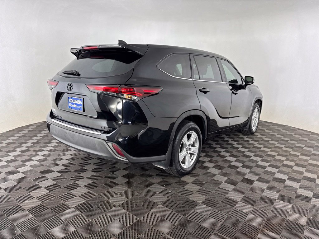 Used 2024 Toyota Highlander LE AWD/4WD image 7