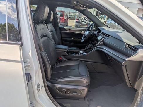 Certified 2023 Jeep Grand Cherokee Overland AWD/4WD image 32