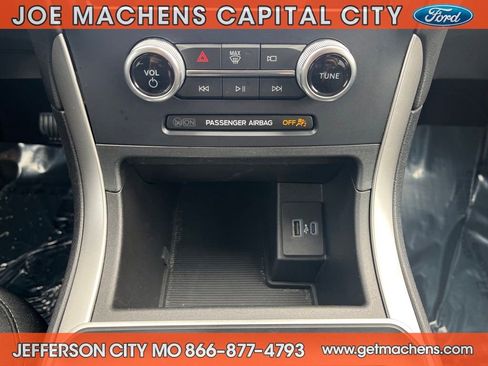 Certified 2023 Ford Edge SE w/ Black Appearance Package image 14