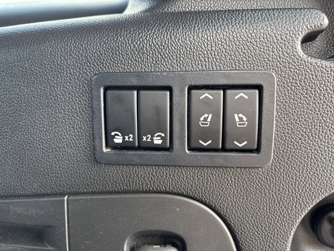 Used 2020 Chevrolet Suburban Premier image 15