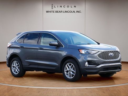 Used 2024 Ford Edge SEL w/ Convenience Package AWD/4WD image 3