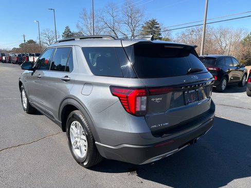 New 2026 Ford Explorer Active w/ Active Comfort Package image 3