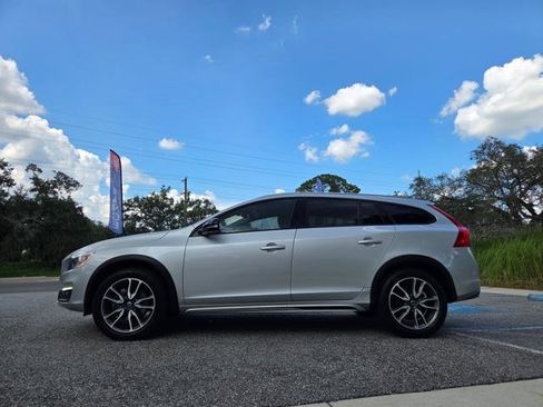 Used 2018 Volvo V60 T5 Cross Country image 9