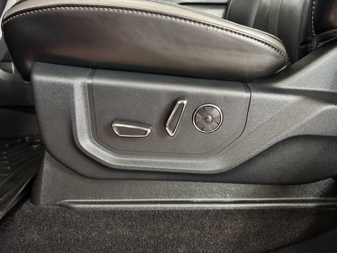 Used 2019 Ford F150 Platinum w/ Equipment Group 701A Luxury image 16