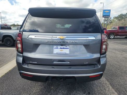 Used 2021 Chevrolet Suburban LT w/ LT Signature Package image 8