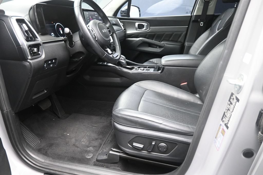 Used 2023 Kia Sorento SX AWD/4WD image 16