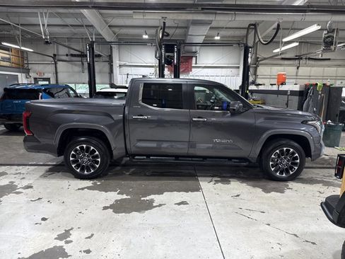 Used 2024 Toyota Tundra Limited AWD/4WD image 11