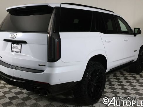 Used 2026 Cadillac Escalade V w/ LPO, ONYX Package AWD/4WD image 5
