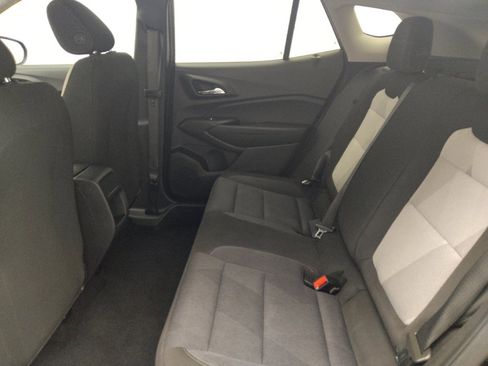 Used 2024 Chevrolet Trax LS w/ LS Convenience Package FWD image 18