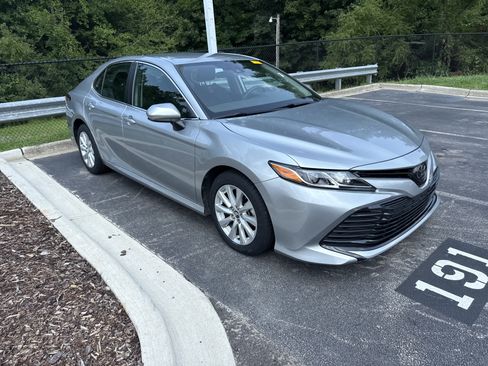 Used 2020 Toyota Camry LE FWD image 39