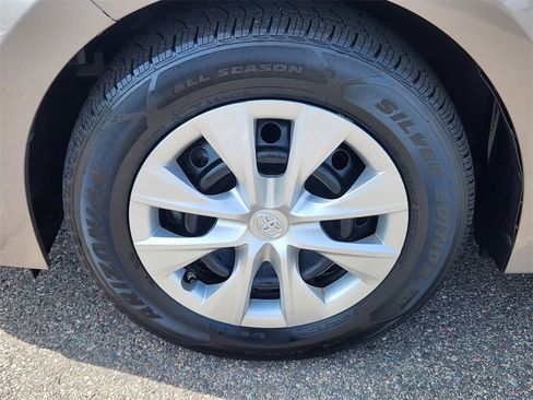 Used 2014 Toyota Corolla LE image 11