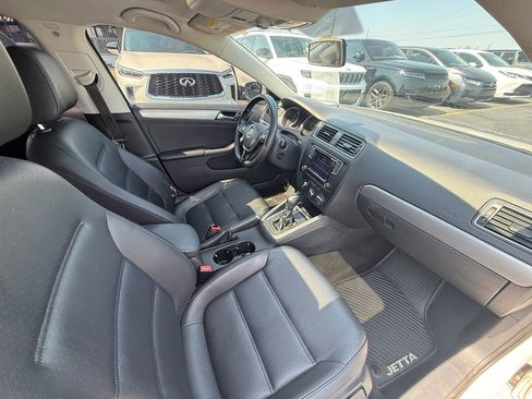 Used 2017 Volkswagen Jetta SE FWD image 25