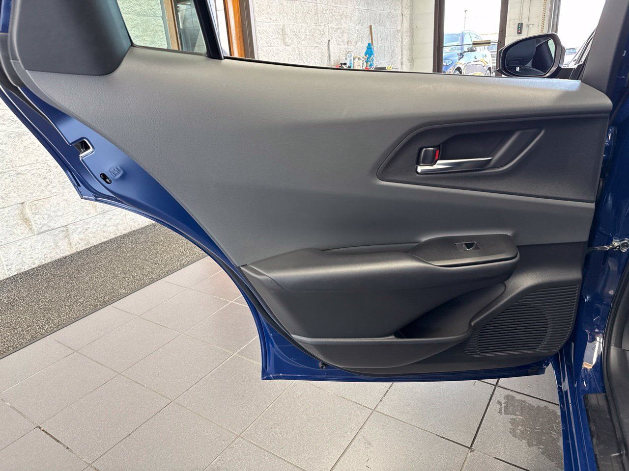 Used 2025 Toyota Prius XLE FWD image 40