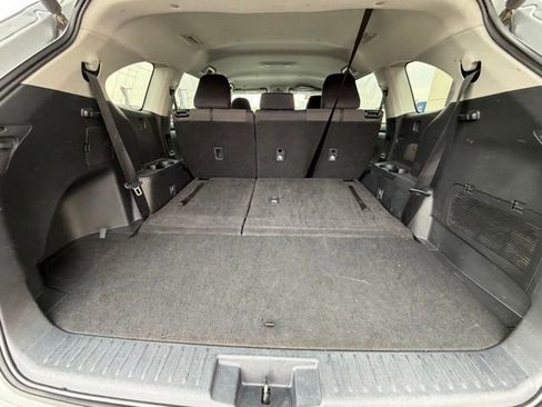 Used 2024 Toyota Highlander LE AWD/4WD image 15