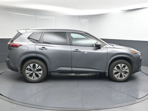 Used 2022 Nissan Rogue SV w/ SV Premium Package image 9