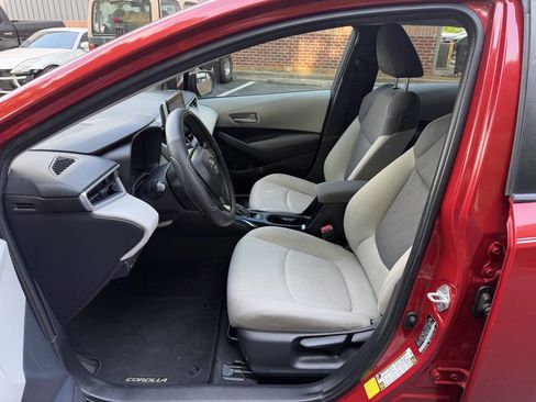 Used 2020 Toyota Corolla LE FWD image 9