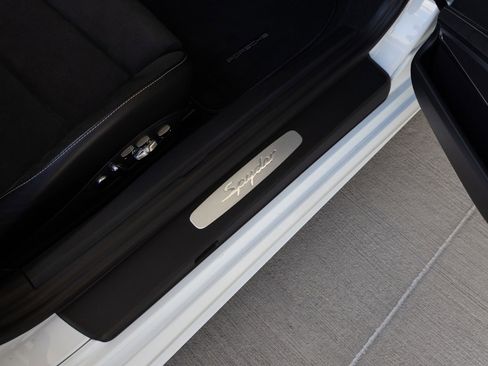 Used 2021 Porsche 718 Boxster Spyder RWD image 47