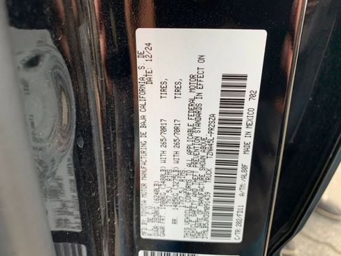 Used 2025 Toyota Tacoma TRD Off-Road image 28