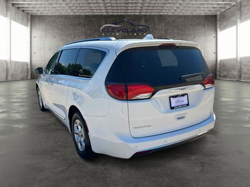 Used 2017 Chrysler Pacifica Touring-L Plus FWD image 5