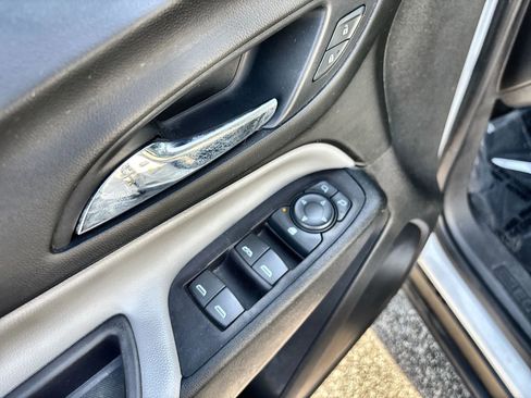 Used 2018 Chevrolet Equinox LS image 15