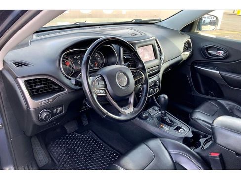 Used 2020 Jeep Cherokee Latitude Plus w/ Cold Weather Group image 16