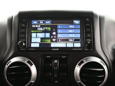 Used 2016 Jeep Wrangler Unlimited Rubicon image 34