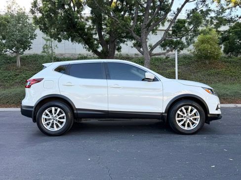 Used 2020 Nissan Rogue Sport S w/ Appearance Package FWD image 3