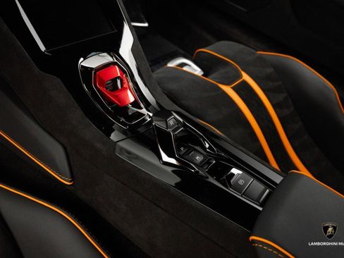 Used 2023 Lamborghini Huracan Tecnica image 38